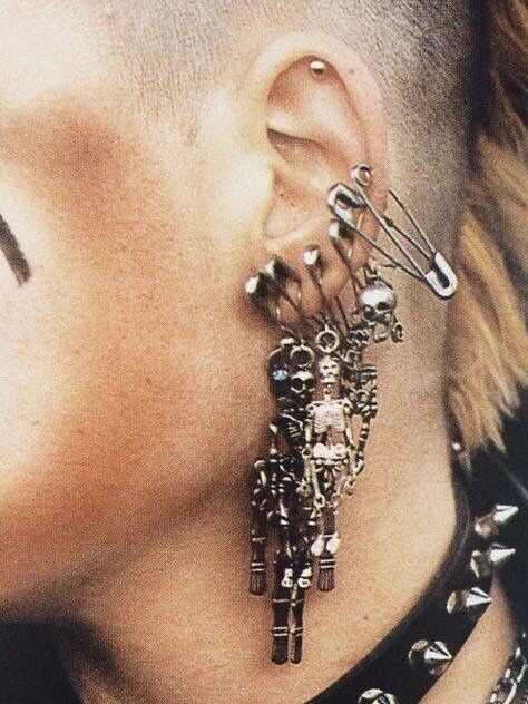 Punk Piercings, Cool Ear Piercings, Catty Noir, Cool Piercings, Punk Aesthetic, Estilo Punk, Piercing Tattoo, Body Mods, Ear Jewelry