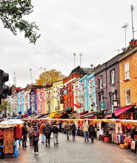 London • UK 🇬🇧 on Instagram: “Portobello Road 💛💙❤️ | 📸 @mgdlnvlgr | #itssolondon #london” Knotting Hill London, Portobello London, Portobello Road Market, Portobello Market, London Market, Notting Hill London, Kensington And Chelsea, Portobello Road, London Summer