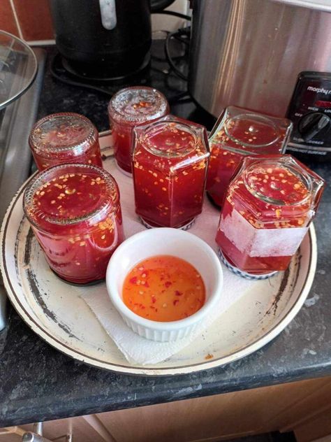 Sweet chilli jam - Slow Cooker Tip Crockpot Jam, Bacon Rolls Recipe, Slow Cooker Roasted Potatoes, Strawberry Basil Jam, Slow Cooker Lasagne, Chicken Soup Slow Cooker, Chili Jam, Sausage Casserole Recipes, Curried Sausages