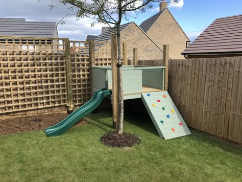 Garden Slide Ideas, Diy Yard Playground, Diy Backyard Play Area Ideas, Backyard Climbing Structure Kids, Diy Toddler Climbing Structure, Diy Slide Playground, Diy Climbing Structure, Diy Play Structure, Diy Playset Outdoor