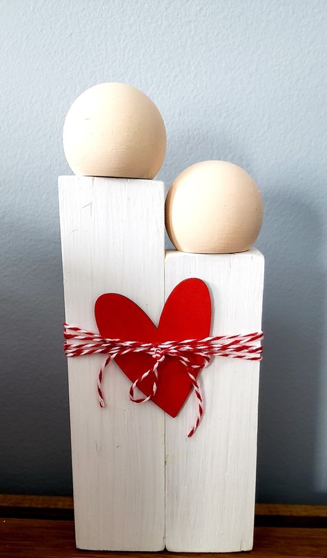 Diy Wood Valentines Gifts, Wooden Valentine Crafts Ideas, Valentine Blocks Diy Wood Crafts, Valentine Wood Crafts Diy Wooden Blocks, Wooden Heart Valentine Craft, Vday Crafts, Christmas Candy Crafts, Valentine Wood Crafts, Rustic Valentine