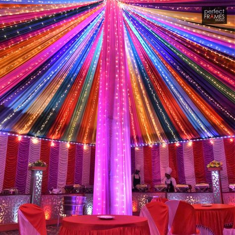 Open Hall Wedding Decoration, Garba Pandal Decoration, Wedding Hall Decorations On A Budget, Indian Wedding Decorations On A Budget, Dandiya Night Decoration, Wedding Pandal Decoration, Pandal Decoration Ideas, Dandiya Decoration, Garba Decoration Ideas