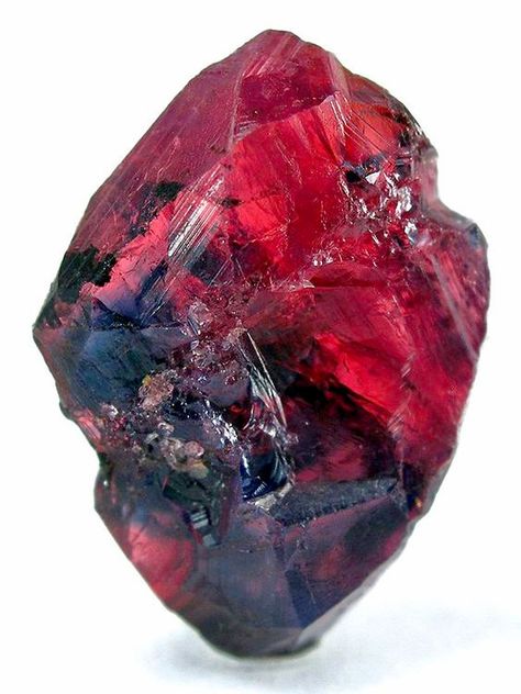 Raw Ruby from Tanzania Pretty Rocks, Ruby Crystal, Cool Rocks, Beautiful Rocks, Mineral Stone, Minerals And Gemstones, Ruby Stone, Rocks And Gems, Gems And Minerals