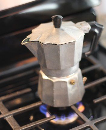 Espresso Maker Stovetop, Espresso How To Make, Puerto Rico Coffee, Stumptown Coffee, Stovetop Espresso, Espresso Recipes, Espresso At Home, Coffee Label, Moka Pot