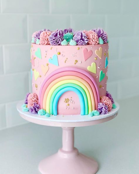 Kate Gnanapragasam on Instagram: “Same, same but different 🥰🤩Pink, yellow or blue/pink ombré?💗💛💝 I'd love to know which you prefer? 🥰 #rainbow #rainbowcake #rainbowparty…” Unicorn Heart Cake, Girly Cake Ideas, Rainbow Heart Cake, Candy Theme Cake, Rainbow Cakes, 6th Birthday Cakes, 5th Birthday Cake, Rainbow Birthday Cake, Pastel Cakes