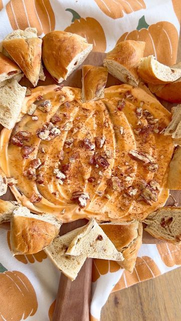 Pumpkin Grazing Board, Fall Butter Boards Charcuterie, Butter Board Halloween, Pumpkin Charcuterie Board Ideas, Autumn Butter Board, Pumpkin Board Ideas, Butter Board Ideas Thanksgiving, Pumpkin Butter Board, Halloween Butter Board