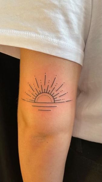 Lesbian Tattoo Ideas Design, Lesbian Tattoo, Rising Sun Tattoos, Tattoo Sonne, Sunshine Tattoo, Sun Tattoo Designs, Muster Tattoos, Sun Tattoos, Classy Tattoos