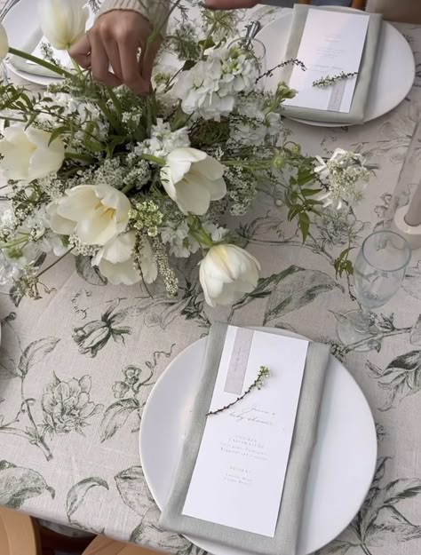 Textured Table Cloth Wedding, Unique Table Linens Wedding, Printed Table Linens Wedding, Green Pattern Tablecloth Wedding, White And Green Tablescape, Floral Wedding Tablecloth, Green Floral Tablecloth, Toile Tablecloth Wedding, Patterned Tablecloth Wedding