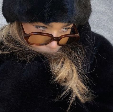 Estilo Rachel Green, Winter Inspo, Mode Inspo, Winter Fits, Winter Aesthetic, Pink Floyd, Beauty Trends, Aesthetic Photo, Square Sunglasses Women