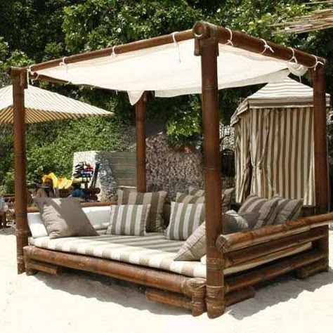 Outdoor Porch Bed, Outdoor Day Bed, French Country Garden Decor, Country Garden Decor, French Country Garden, Pergola Design, Outdoor Beds, Sun Lounge, Outdoor Daybed