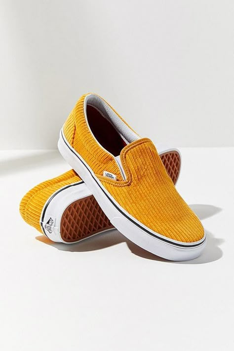 van's cordorouy slip on sneakers Cute Vans, Tenis Vans, Sneaker Trend, Vans Outfit, Sneaker Outfits, Slipon Shoes, Streetwear Mode, Vans Slip On, Vans Shop