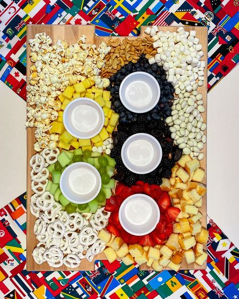 A great Olympic Party Idea is a fruit charcuterie board that is in the shape of the Olympic rings! Olympic Charcuterie Board, Olympic Snack Ideas, Olympic Party Food Ideas, Food For Olympic Party, Olympic Birthday Party Ideas, Adult Olympics Party, Olympic Snacks For Kids, Olympic Theme Food Ideas, Olympic Themed Charcuterie