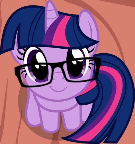 twilight sparkle with glasses Mlp My Little Pony, Twilight Sparkle, Fluttershy, Friendship Is Magic, Ponies, Literally Me, Profile Pictures, My Little Pony, Sparkle