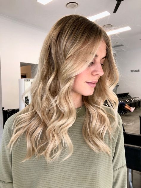 Formal Hair Down, Semi Formal Hairstyles, Curled Blonde Hair, Curled Hairstyles For Medium Hair, Light Curls, Formal Hairstyles For Long Hair, Formal Hair, Ball Hairstyles, Graduation Hairstyles