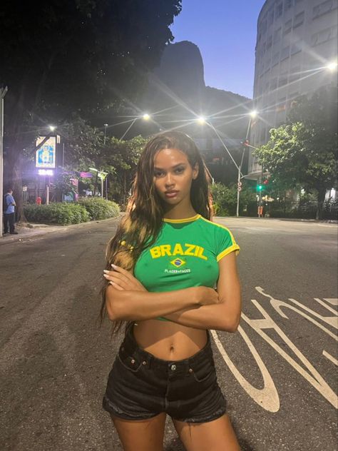 Brazil Outfit, Brazilian Dress, Juliana Nalu, Brazilian Vibes, Brazil Shirt, Y2k Jersey, Spring Break Outfit, T Shirt Crop Top, Girl Y2k