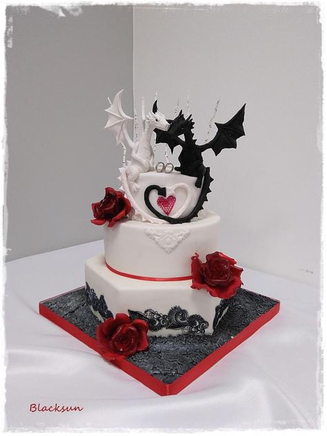 Dragons wedding by Blacksun - http://cakesdecor.com/cakes/293051-dragons-wedding Dragon Wedding Cake, Gothic Wedding Cake, Gothic Cake, Dragon Cakes, Dragon Wedding, Dragon Cake, Amazing Wedding Cakes, Crazy Cakes, Elegant Wedding Cakes