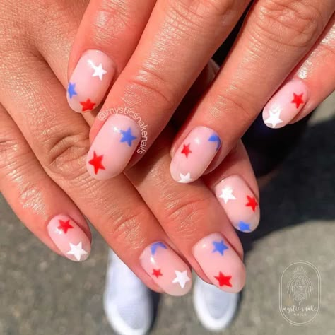 Easy Simple 4th Of July Nails, Natural 4th Of July Nails, Subtle America Nails, Modern 4th Of July Nails, Simple Fourth Of July Nails Short, 4th Of July Star Nails, Fourth Of July Nails Subtle, Neutral July 4th Nails, American Themed Nails