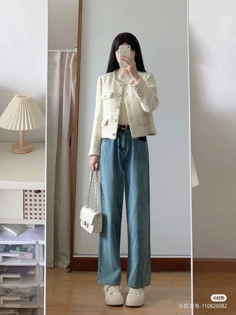 Raining Season Outfit, Crop Top And Jacket Outfit, Spring In Korea Outfit, Korean Tweed Outfit, Korea Spring Outfit, Korean Outfits Elegant, Korean Tops Outfits, Tweed Cardigan Outfit, Style Korea Casual