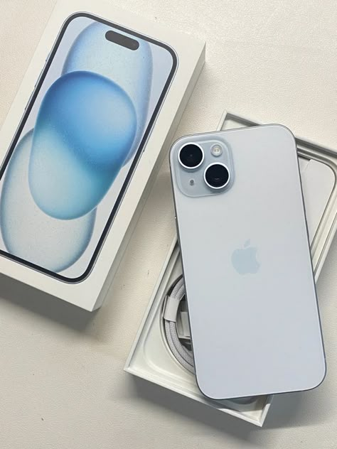 🩵CC: @hyasly link: https://amzn.to/3uDye4o Iphone 15 Blue, Iphone 15 Aesthetic, Iphone 13 Aesthetic, Iphone 13 Blue, Carcase Iphone, Stile Casual Chic, Dream Phone, Mac Desktop, Iphone Obsession