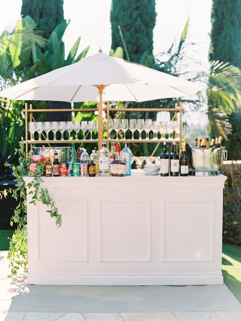 Floralized white cocktail bar for a San Diego private estate wedding. Photographed by San Diego film photographer Cavin Elizabeth. Wedding Bar Decor, Wedding Drink Sign, Wedding Signature Drinks, Idee Babyshower, Cocktail Hour Wedding, Cocktail Ideas, Event Bar, Private Estate Wedding, White Cocktails