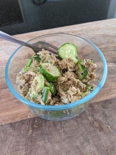 Gordon Ramsay 🍔 | Power lunch.  1 can tuna, 1 green onion, 1 baby cucumber, 1 avocado, 1 TBS balsamic vinegar and a dash of everything but the bagel seasoning | Facebook Can Tuna, Everything But The Bagel Seasoning, Carb Free Recipes, Easy High Protein Meals, Avocado Bowl, Power Lunch, Everything But The Bagel, Tuna Avocado, Weight Watchers Food