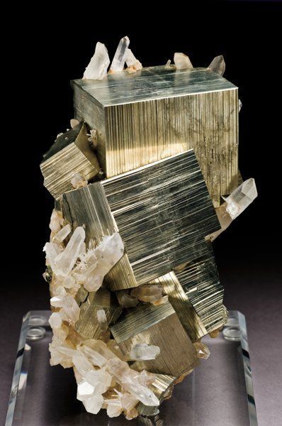 Minerals:Crystals, LARGE PYRITE WITH QUARTZ. ... Black Pinterest, Minerals Crystals Rocks, Geology Rocks, Rock Minerals, Washington Usa, Pretty Rocks, Cool Rocks, Summer Street, Beautiful Rocks