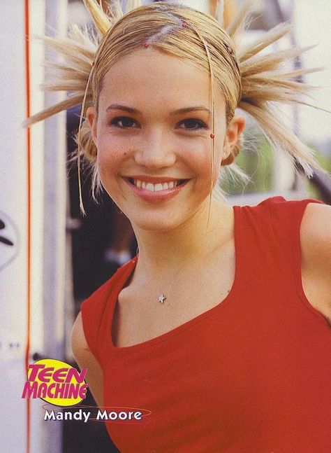 00s Hairstyles, Early 2000s Hair, Early 2000s Hairstyles, 90s Makeup Trends, 2000s Hair, 2000s Hairstyles, 90s Grunge Hair, Y2k Hairstyles, 80s Hair