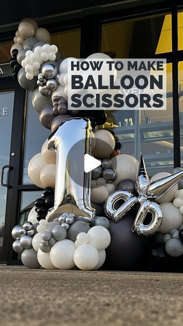 Freestanding Balloon Decor, Window Balloon Garland, How To Make Balloon Decorations, Salon Anniversary Ideas, Balloon Tower Diy, Party Balloons Diy, Balloons Galore, How To Make Balloon, Balloon Tower