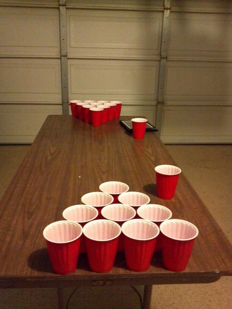 Beer Pong Party Ideas, Beer Pong Aesthetic, Halloween Beer Pong, Red Cup Party, Cup Pong, Beer Pong Party, Beer Pong Cups, Beer Table, Sweet Sixteen Birthday Party Ideas