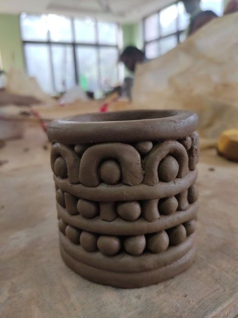 Coil Vessels Ceramics Ideas, Coiling Clay Sculpture, Coil Pattern Ceramics, Hand Coiled Pottery, Coil Clay Pot Ideas, Large Coil Pots Pottery Ideas, Coil Pot Inspiration, Beginner Coil Pottery, Blended Coil Pot