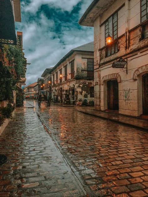 Calle Crisologo Vigan, Vigan Philippines, Vigan City, Philippine Architecture, Filipino Architecture, City Streets Photography, Philippines Culture, Filipino Culture, Vigan