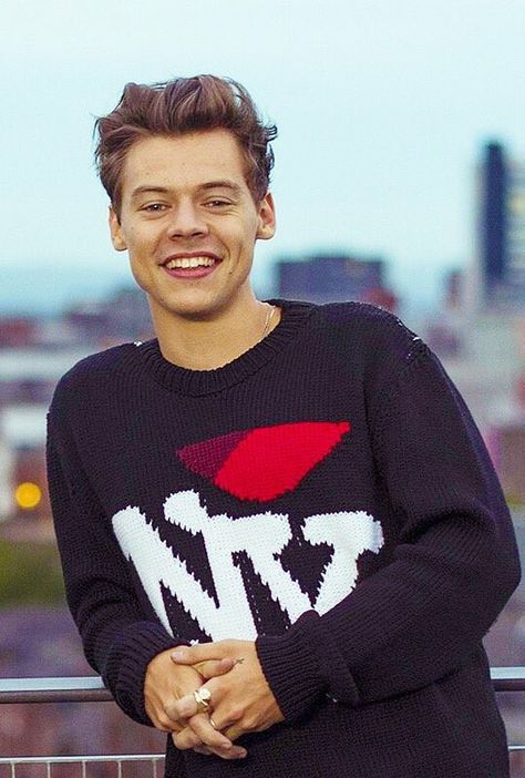 #Harry Styles BBC Dunkirk Harry, Harry Styles Sweater, Alex Evans, Harold Styles, Gambar One Direction, Harry Styles Smile, Harry Styles Cute, Haikou, Harry Styles Wallpaper