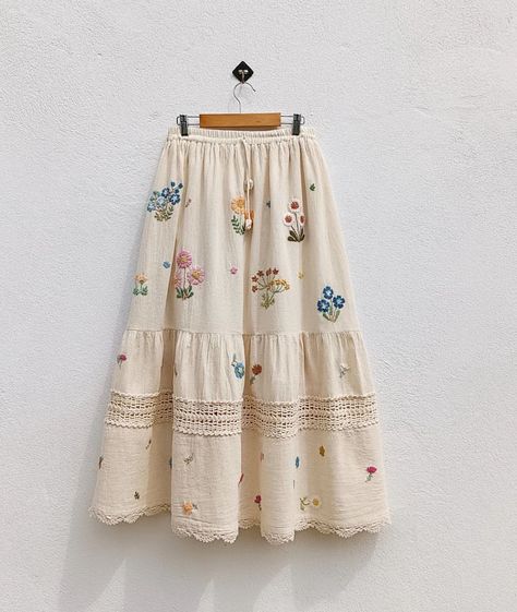 Куклы American Girl, Everyday Fashion Outfits, Easy Trendy Outfits, Diy Sewing Clothes, Fashion Attire, Embroidered Clothes, Simple Trendy Outfits, Modest Fashion Outfits, Embroidery Fashion