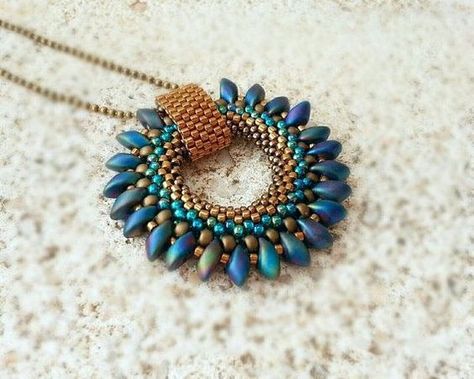 Beaded pendant necklace