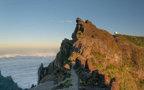 pedra-rija-viewpoint Pico To Pico Hike Madeira, Mountain Huts, Natural Swimming Pools, Funchal, Natural Pool, Above The Clouds, Instagrammable Places, Beautiful Waterfalls, Unique Photo