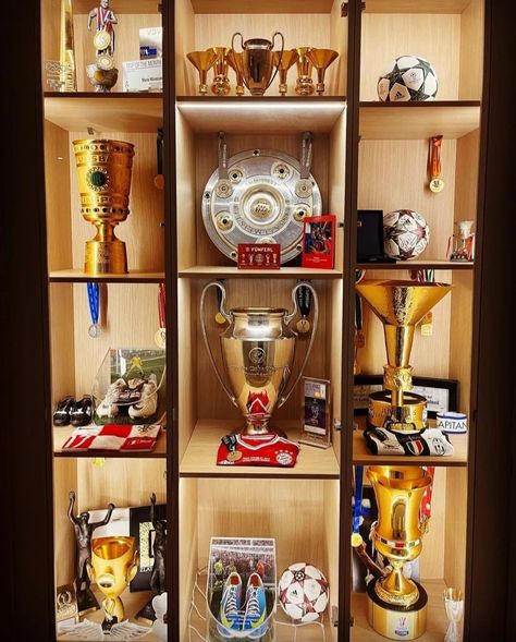 Trophy Display Shelves, Sports Medal Display, Trophy Display Case, Comic Book Storage, T-shirt Display, Corner Display Cabinet, Trophy Display, Football Trophies, Trophy Case