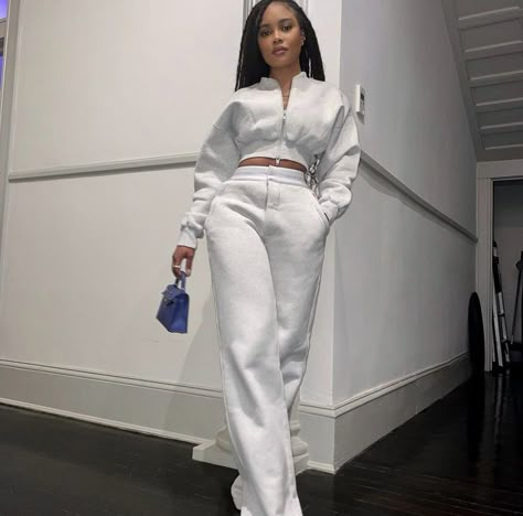 White Neutral Aesthetic, Sweats Fashion, Leisure Wear Women, Event Outfit Ideas, White Party Outfit, Minimalistic Fashion, Everyday Casual Outfits, Summer Outfits For Teens, Fashion Nova Outfits