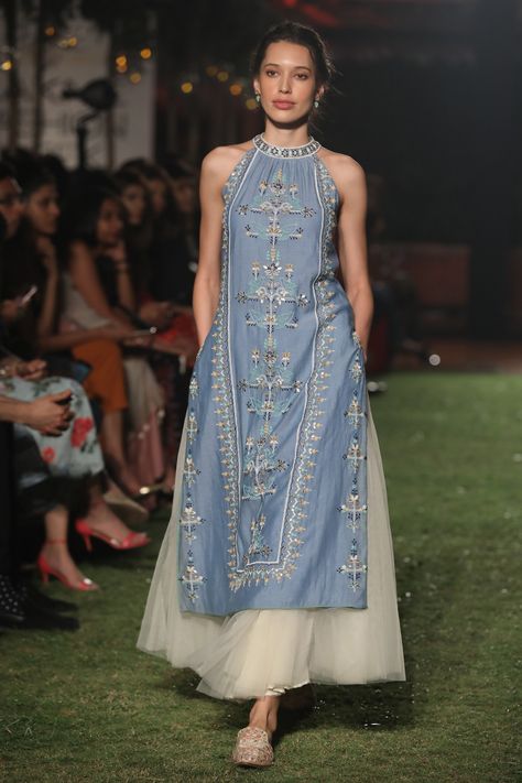 Anita Dongre Nikkah Dress, Casual Indian Fashion, Pastel Outfit, Salwar Kamiz, Mode Abaya, Indian Dresses Traditional, Traditional Indian Outfits, Indian Gowns Dresses, Dress Winter