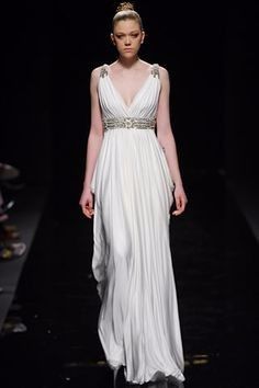 8 dresses inspired by Ancient Greece - Wedding fashion - Forum Weddingwire.ca Greek Goddess Wedding Dress, Ancient Greece Clothing, Ancient Greek Dress, Ancient Greece Fashion, Greece Costume, Greek Outfit, Greece Dress, Goddess Wedding Dress, Grecian Wedding Dress