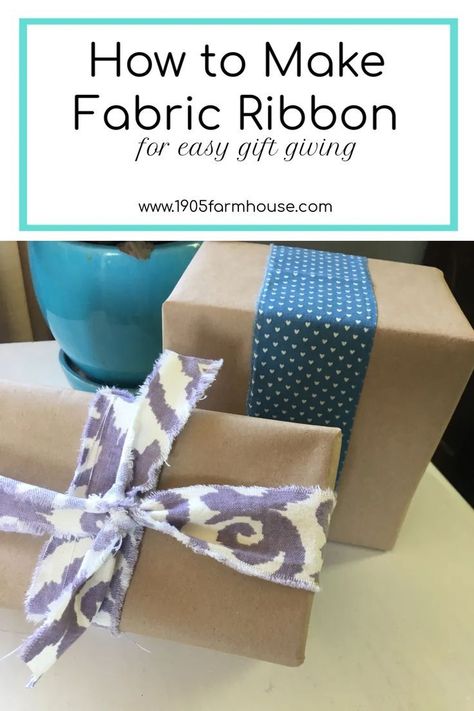 How to make ribbon out of extra fabric swatches to create a shabby DIY gift wrap #1905farmhouse #diygift #fabricribbon #diyproject Fabric Scrap Projects, Diy Felt Crafts, Fabric Diy Projects, Scrap Projects, Felt Crafts Diy, Diy Gift Wrapping, How To Make Ribbon, Scrap Fabric, Wrapping Gifts