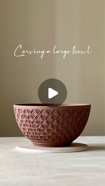 Juliette’s Wheelhouse on Instagram: "Carving the first of 3 large bowls that I threw the other day. This one is the smallest and is 13 inches across (it will shrink when fired). I decided to carve all 3 differently but I won’t know what pattern I will use until I’m sitting in front of each one. 

Tools used: @diamondcoretools P11XW Curved Extra-Wide V Tip 18 mm Carving Tool and P1 Curved V Tip Carving Tool. The clay is Sheltowee by @kentuckymudworks" Carving Techniques Pottery, Carving Pottery Ideas Patterns, Pottery Carving Ideas, Clay Hacks, Ceramic Carving, Carving Clay, Surface Decorations, Pottery Carving, Clay Carving