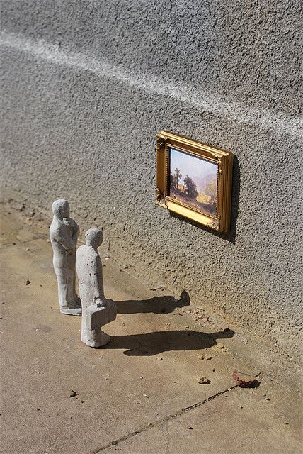 Cement Eclipse - Art Gallery Isaac Cordal, Mouse Skeleton, Pocket Park, Hidden Art, 3d Street Art, Wow Art, Saved Pins, Sculpture Installation, Art Street