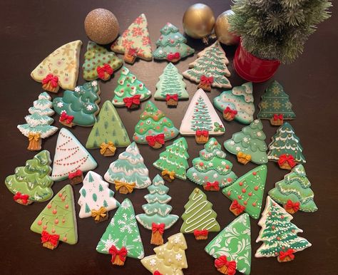 Christmas Tree Sugar Cookies - Etsy UK Christmas Tree Cutout Cookies, Christmas Tree Sugar Cookies Royal Icing, Cookie Tree Decorations, Christmas Tree Decorated Cookies, Christmas Tree Sugar Cookies Decorated, Christmas Tree Cookies Royal Icing, Heart Sugar Cookies Decorated, Decorated Christmas Tree Cookies, Christmas Tree Cookies Decorated