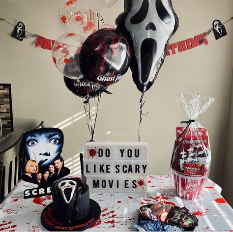 Horror Movies Theme Party, Ghostface Themed Birthday, Scream Halloween Party Ideas, Slasher Decorations, Horror Movie Bday Party, Horror Birthday Party Ideas Diy, Scream Gifts Ideas, Scream Movie Party Theme, Horror Themes Birthday Party