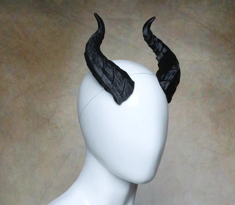 Horns Costume, Demon Costume, Cosplay Horns, Dragon Horns, Fair Outfits, Womens Costumes, Fantasias Halloween, Fantasy Dragon, 영감을 주는 캐릭터