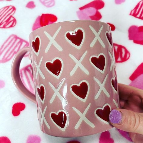 #BeMine, #BeMyValentine, #CandyHearts, #HugsAndKisses, #SecretAdmirer, #SinglesDay, #Sweetheart, #ThatsLove, #Valentine, #Valentines, #ValentinesDay2022, #WhoNeedsAValentine, #WillYouBeMyValentine, #ValentinesDayGiveaway. Valentines Pottery Painting Ideas, Valentine Pottery Painting Ideas, Ceramic Valentine Ideas, Valentines Pottery, Valentines Day Pottery, Painting Mothers Day, Coffee Cupcake, Ideas San Valentín, Valentine Mugs