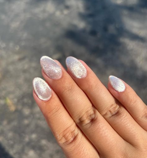 Cat eye/velvet nails will forever be one of my top favs! They’re subtle but so stunning when the light hits them 🤩🤩 White Cat Eye Nails With Gold, Cat Eye Nails Clear, Bridal Cat Eye Nails, Wedding Cat Eye Nails, Cat Eye Nails With Glitter, Christmas Cateye Nails, Nail Designs With Cat Eye Polish, Cat Eye Velvet Nails, White Cats Eye Nails