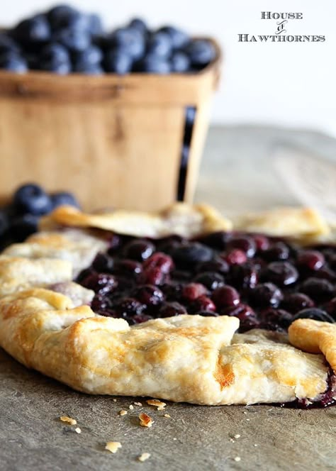 A 30 minute Blueberry Crostata Recipe. Also known as galette, rustic pie or rustic tart, it is perfect for new bakers You cannot go wrong with this one. Easy Handheld Desserts, Handheld Desserts, Blueberry Galette, Crostata Recipe, Blueberry Tart, Culinary Lavender, Galette Recipe, Oreo Dessert, Foodie Friends