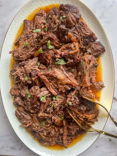 Braised Chuck Roast (Fall Apart Tender) - Fufu's Kitchen Braised Chuck Roast, Chuck Roast Recipes, 30 Minute Dinners, Food Beef, Beef Chuck, Chuck Roast, Lamb Chops, Roast Recipes, Feeding A Crowd