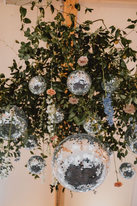 Manor House Wedding Decorations, Spring Disco Wedding, Discoball Wedding Aesthetic, Disco Wedding Decor, Upstairs Decor, Wedding Disco Ball, Disco Themed Wedding, Disco Ball Wedding, Modern Disco